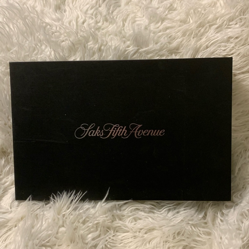 Sak’s Fifth Avenue gift box